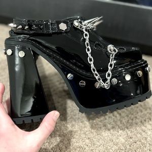 DollsKill platform mules